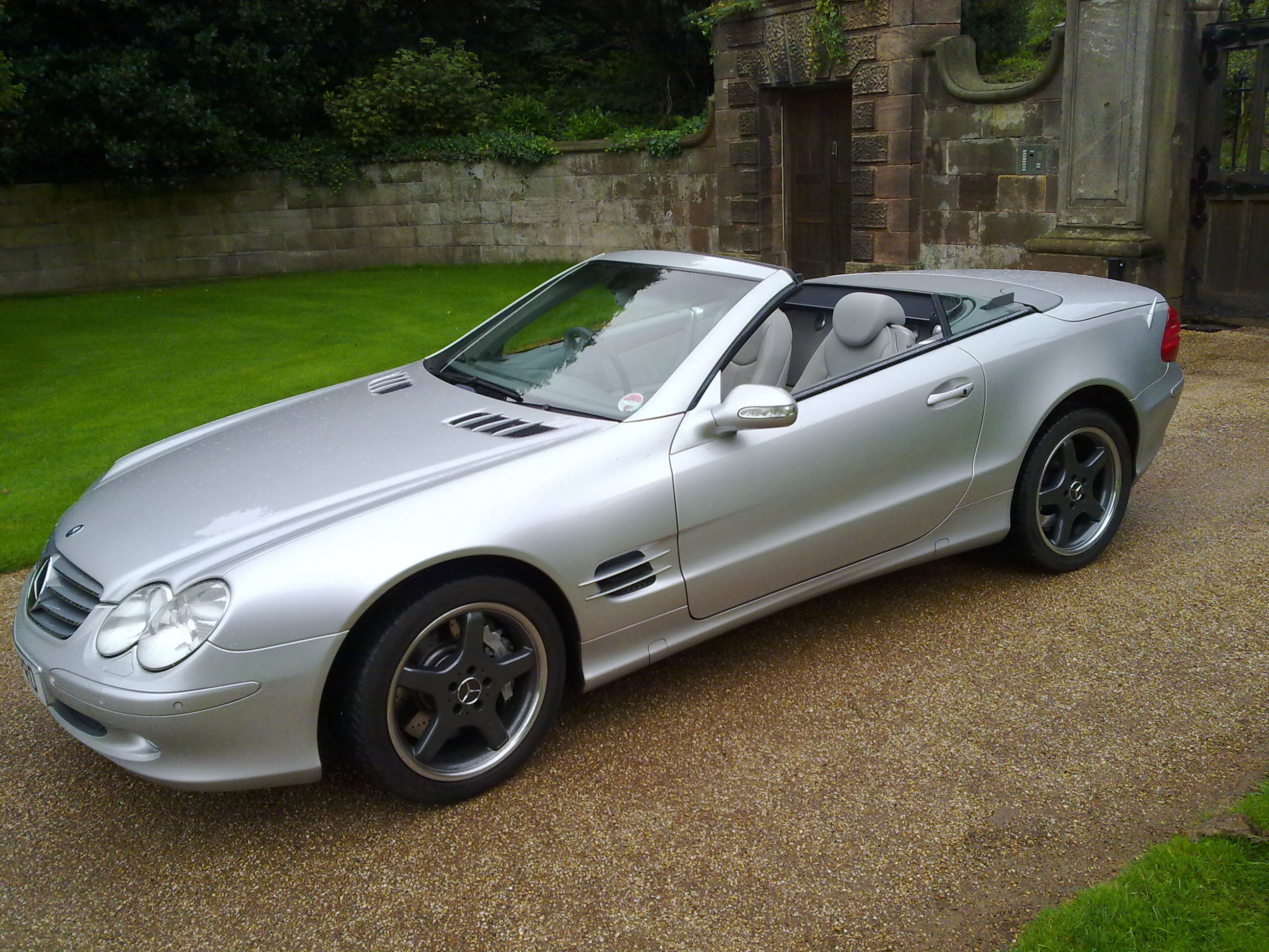 SL600FRONTLEFTTOPDOWN.jpg