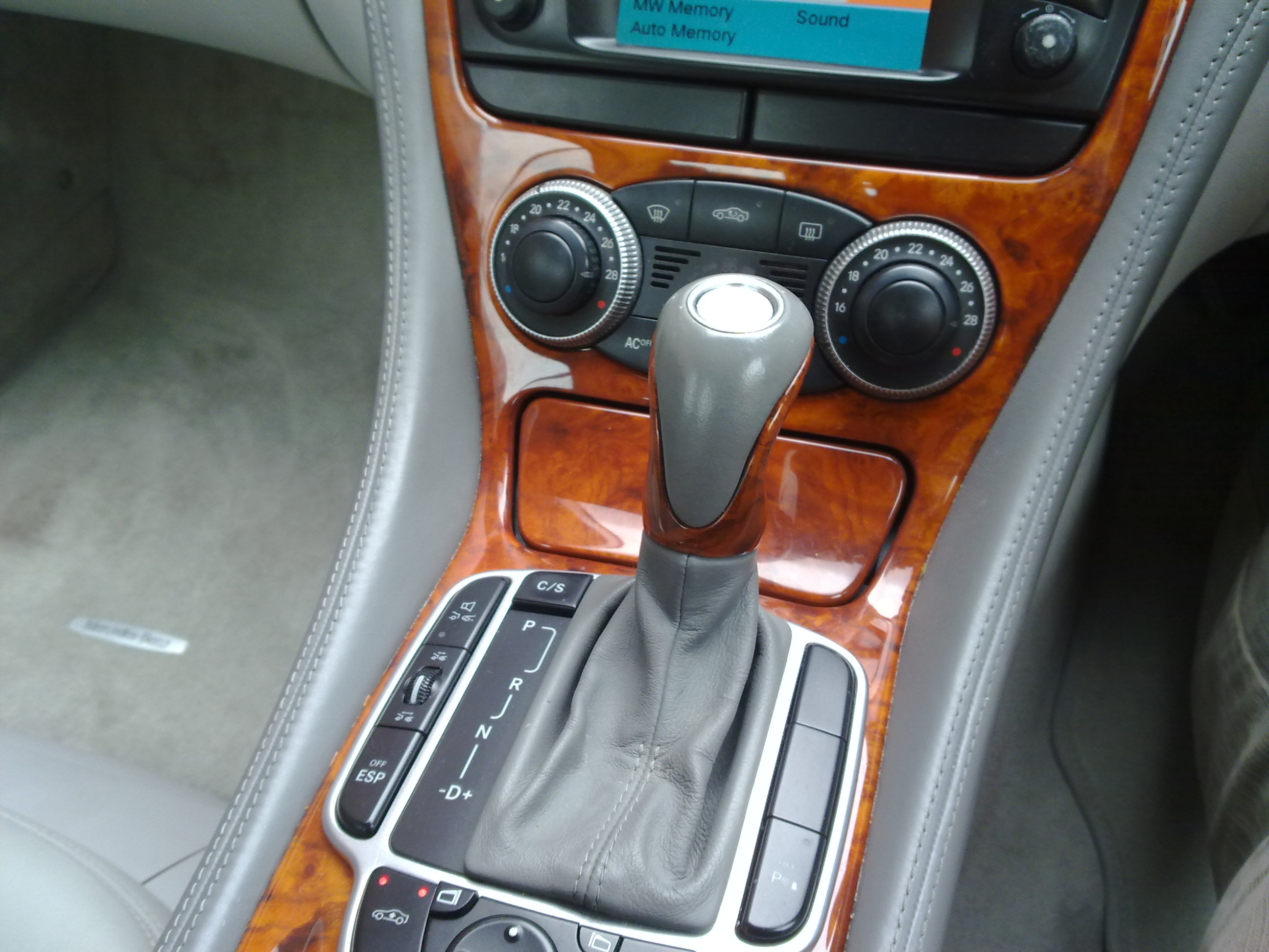 SL600GearKnob2.jpg